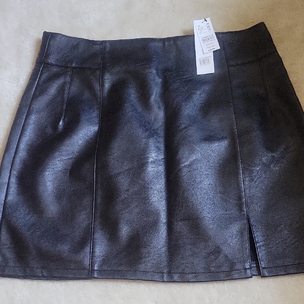 Elegant Black Leather Skirt